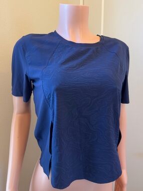 lululemon Swiftly Tech Short Sleeve Shirt, Navy Tonal Print, Size 8